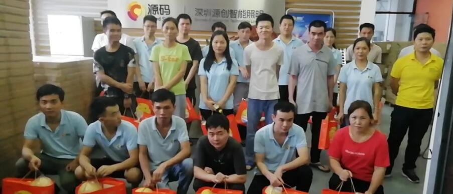 喜逢中秋加國(guó)慶，月圓家圓就團(tuán)圓