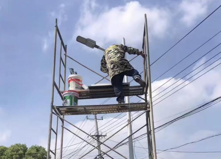 太陽能路燈設(shè)計(jì)原理及電路